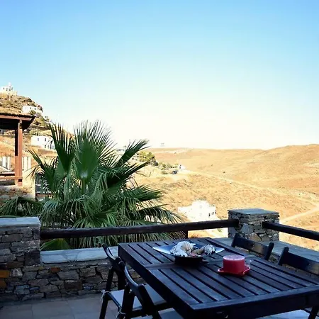 Awesome Traditional Maisonette House - Kythnos Vakantiehuis